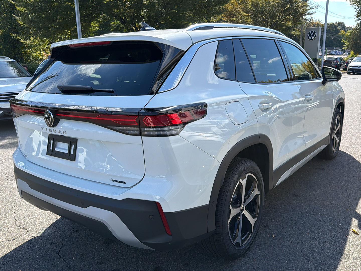 2025 Volkswagen Tiguan SE photo 4