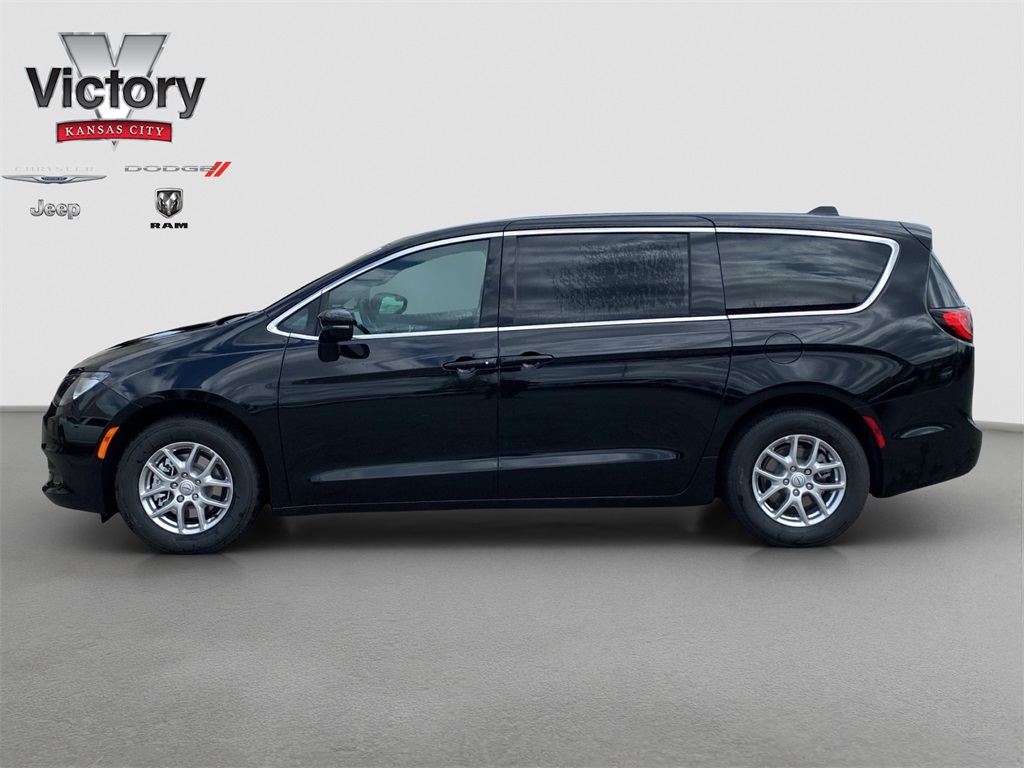 2026 Chrysler Voyager LX photo 3