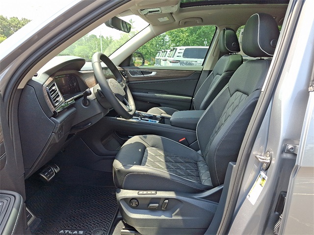 2025 Volkswagen Atlas SEL Premium R-Line photo 11