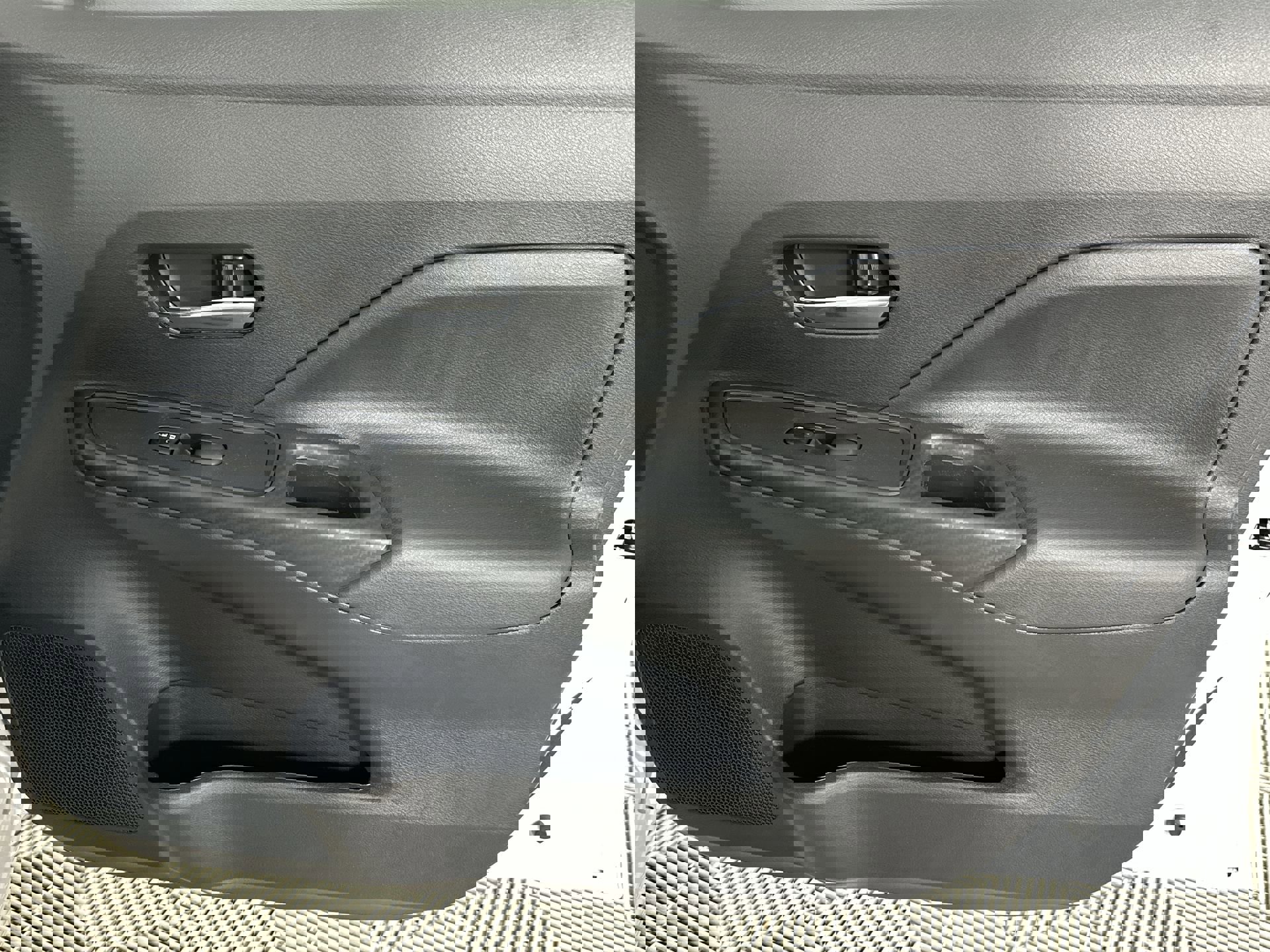 2025 Nissan Versa SV photo 32