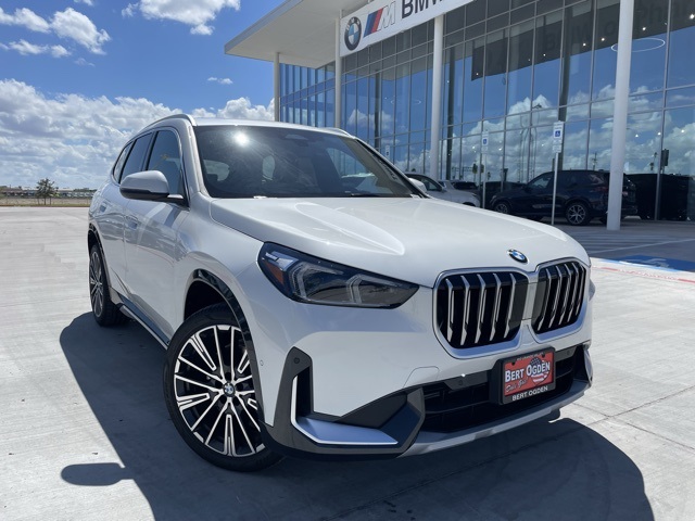 2026 BMW X1 28i's photo