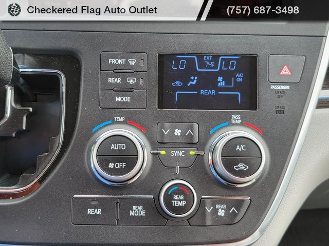 2015 Toyota Sienna XLE photo 15