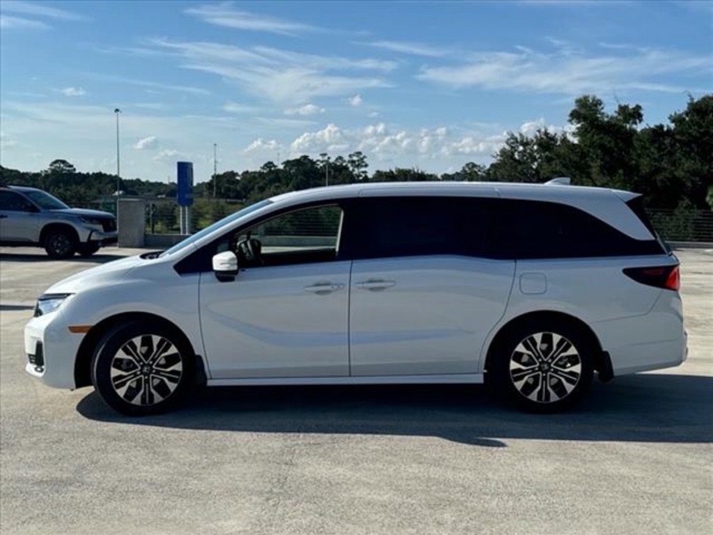 2026 Honda Odyssey Elite photo 8
