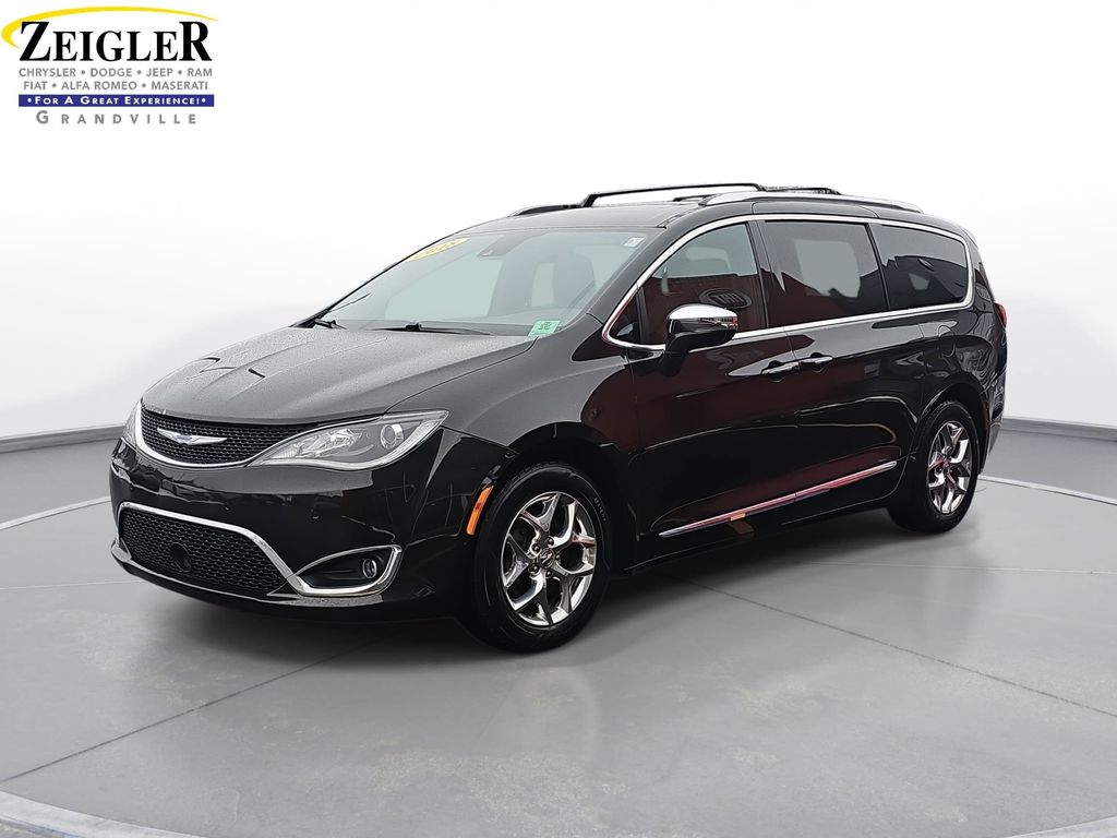 2018 Chrysler Pacifica Limited's photo