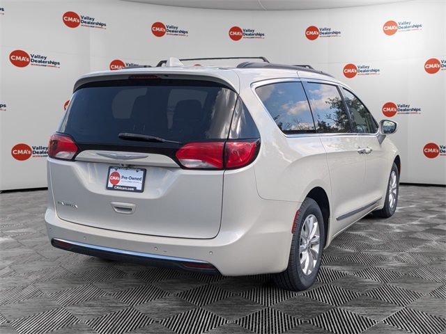 2017 Chrysler Pacifica Touring L photo 5