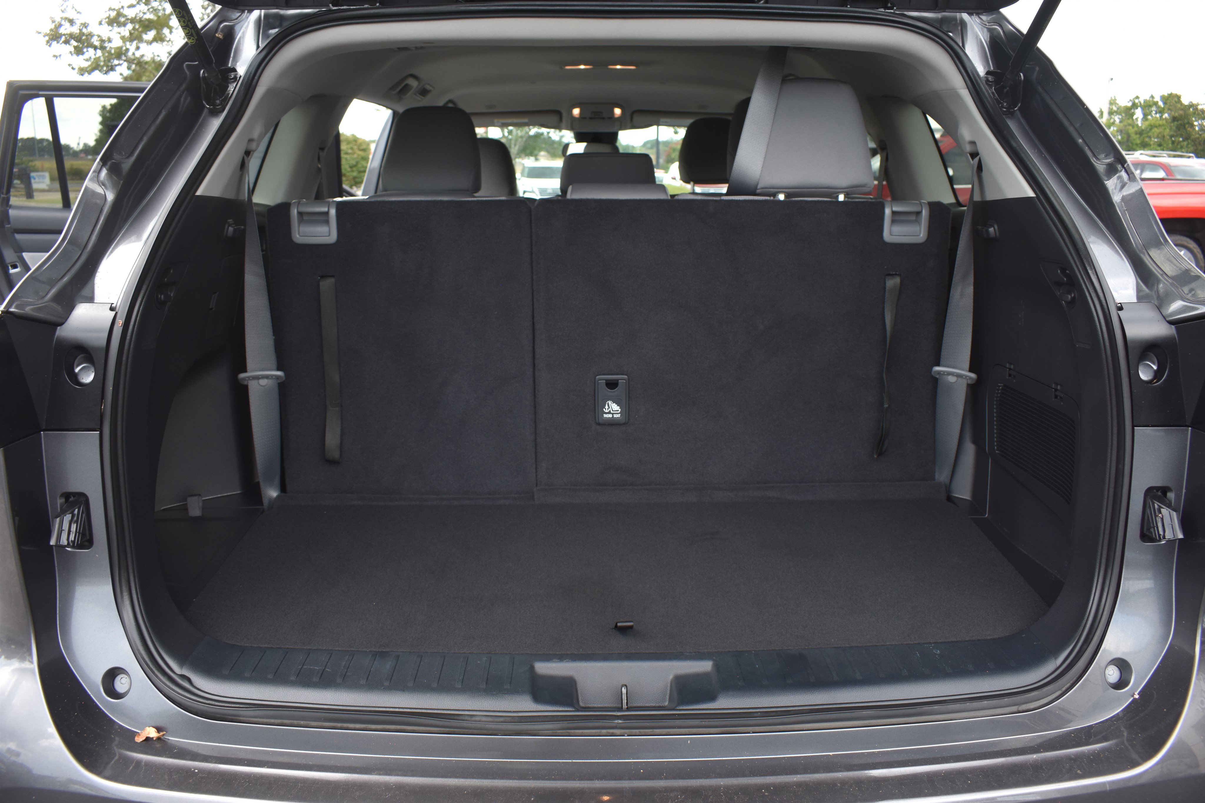 2023 Toyota Highlander L photo 8
