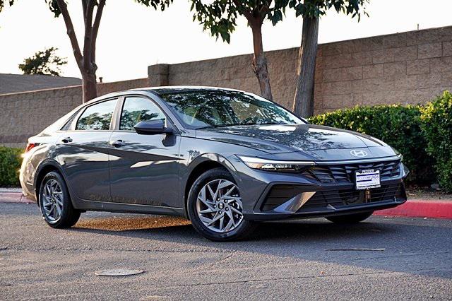 2025 Hyundai Elantra Hybrid Blue photo 2