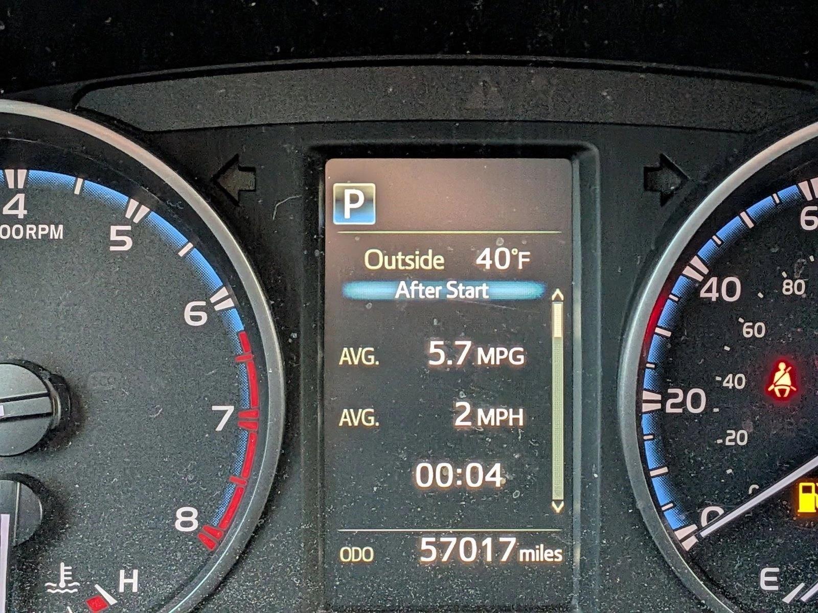 2017 Toyota RAV4 LE photo 4