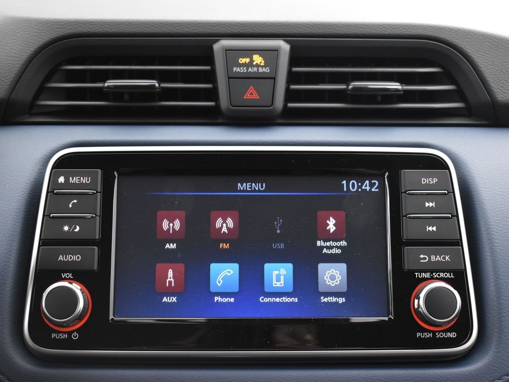 2025 Nissan Versa 1.6 SV photo 10