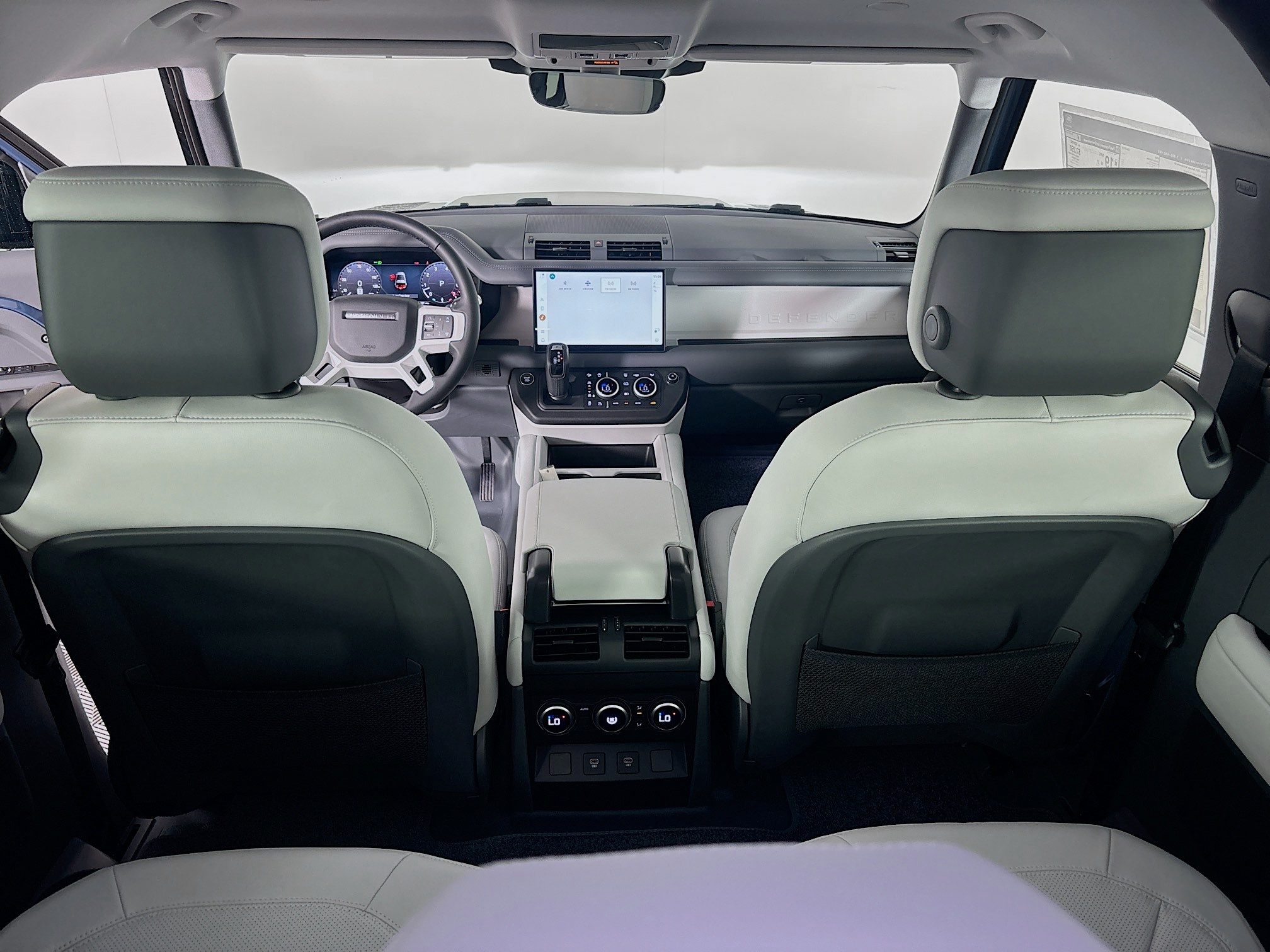 2025 Land Rover Defender 90 X-Dynamic SE photo 19