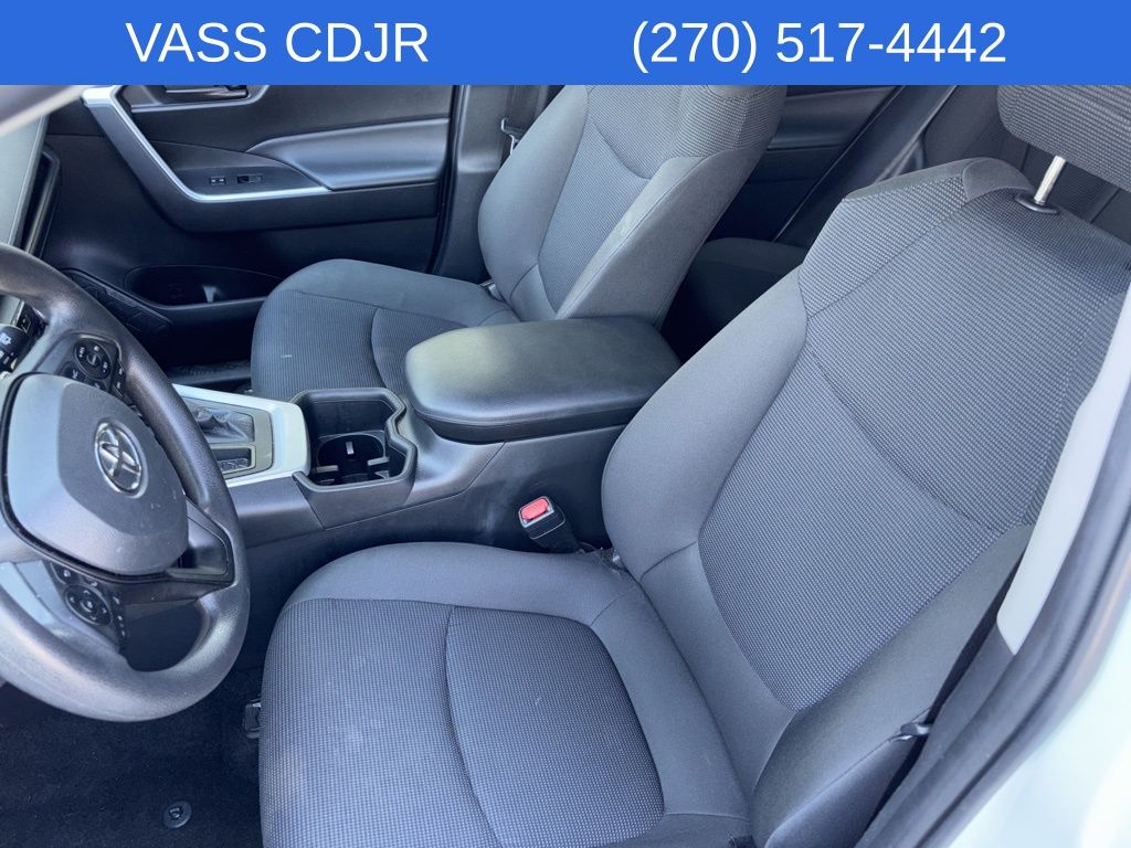2024 Toyota RAV4 LE photo 12