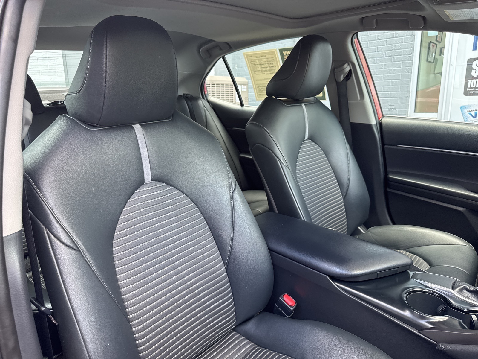 2019 Toyota Camry SE photo 31