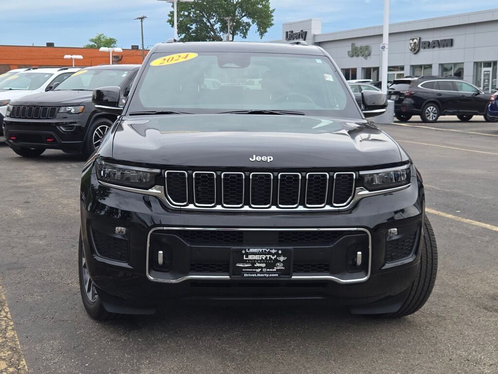 2024 Jeep Grand Cherokee Overland photo 4