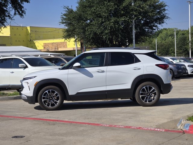2024 Chevrolet Trailblazer LT photo 2
