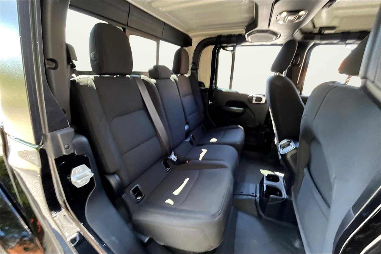 2021 Jeep Gladiator Sport photo 22