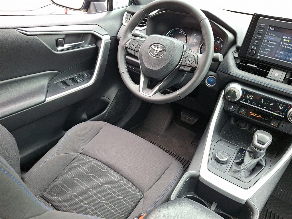 2022 Toyota RAV4 Hybrid SE photo 12