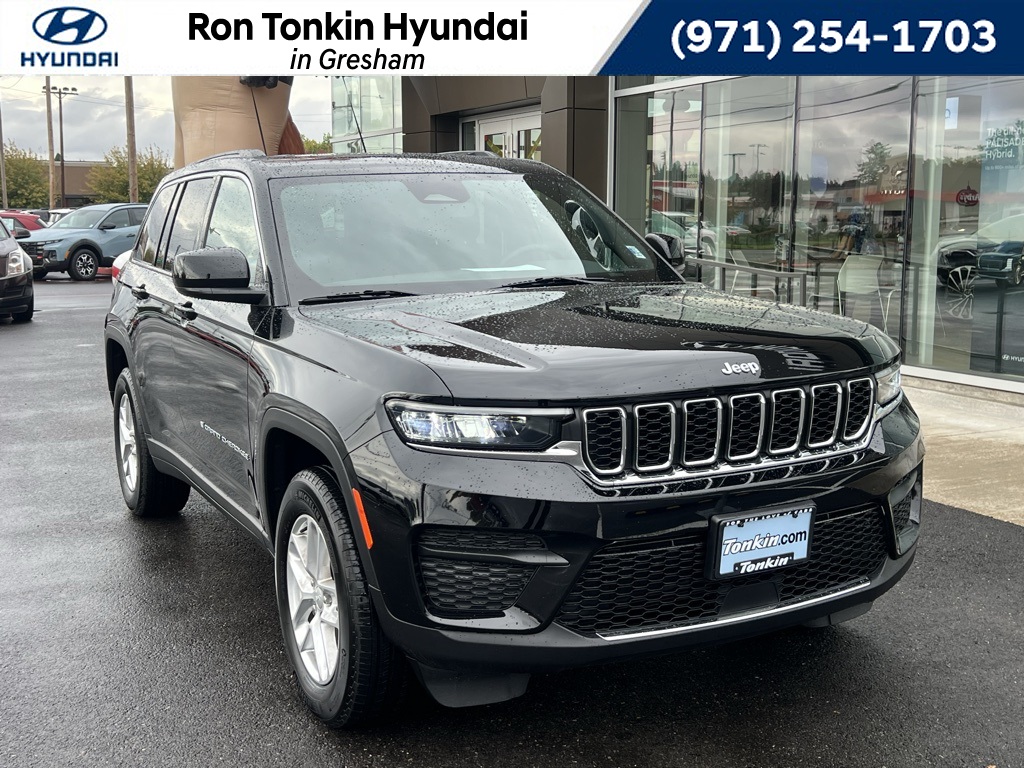 2024 Jeep Grand Cherokee Laredo's photo