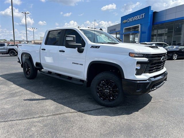 2025 Chevrolet Silverado 2500HD Custom photo 2