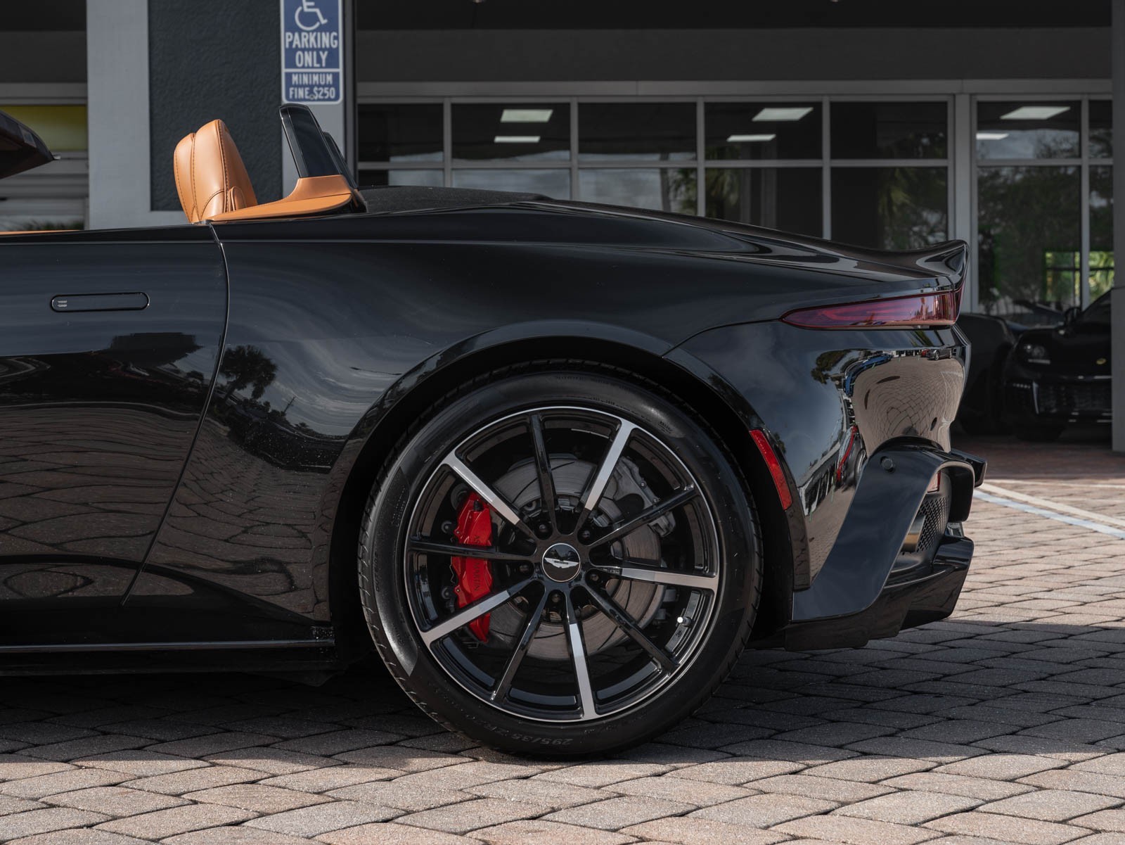 2021 Aston Martin Vantage photo 11