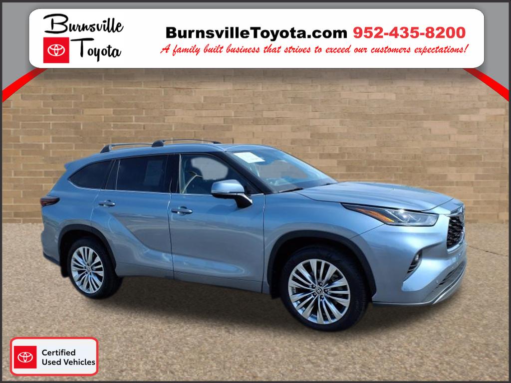 2024 Toyota Highlander Platinum's photo