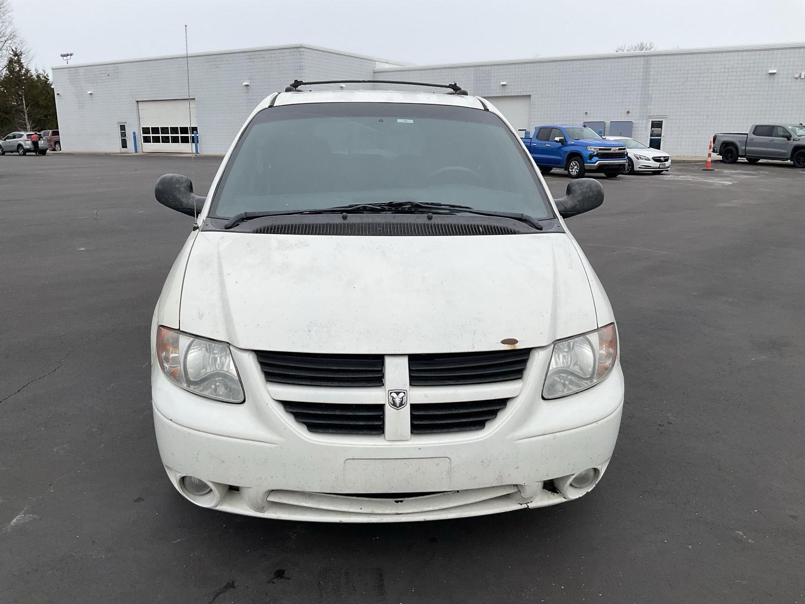 Used 2005 Dodge Grand Caravan SXT with VIN 2D4GP44L25R148995 for sale in Corydon, IN