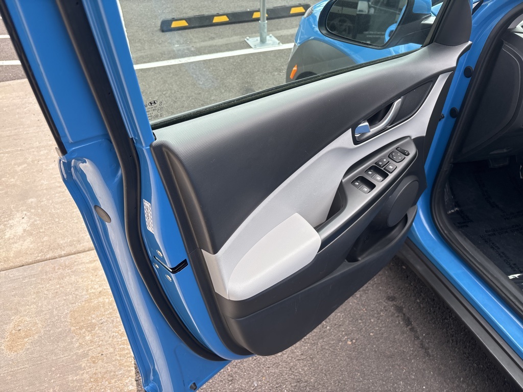 2022 Hyundai Kona SEL photo 12