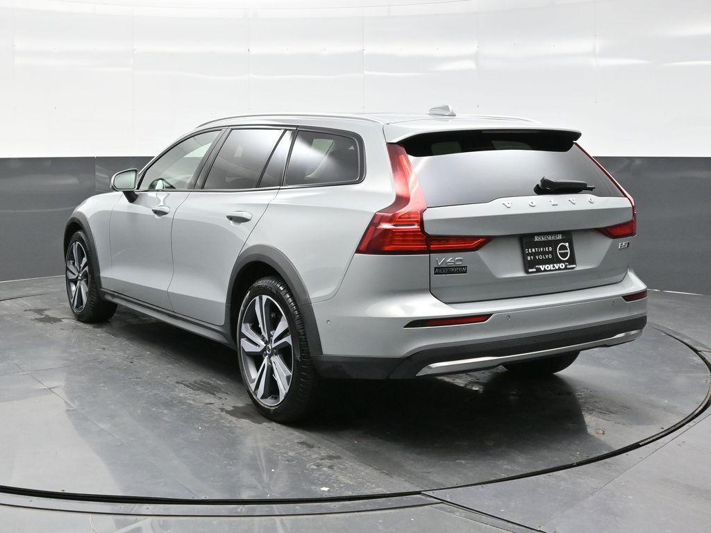 2025 Volvo V60 Cross Country B5 Plus photo 4