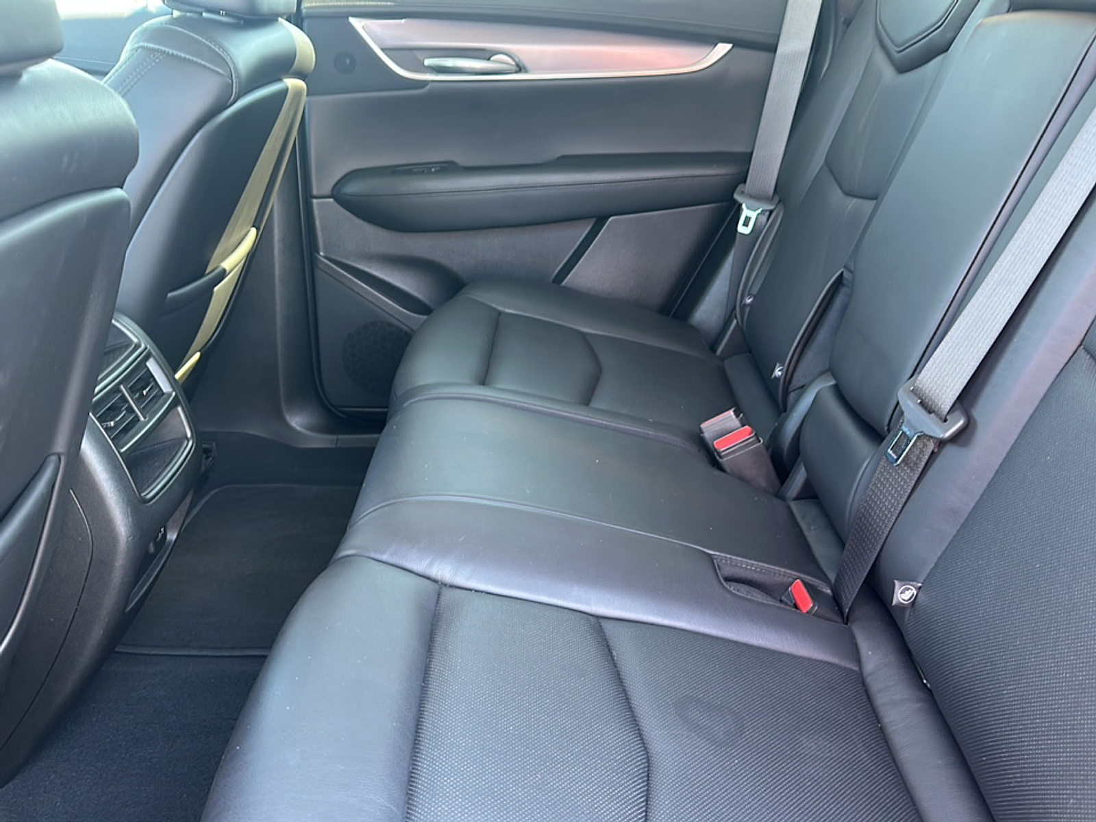 2019 Cadillac XT5 Luxury photo 2