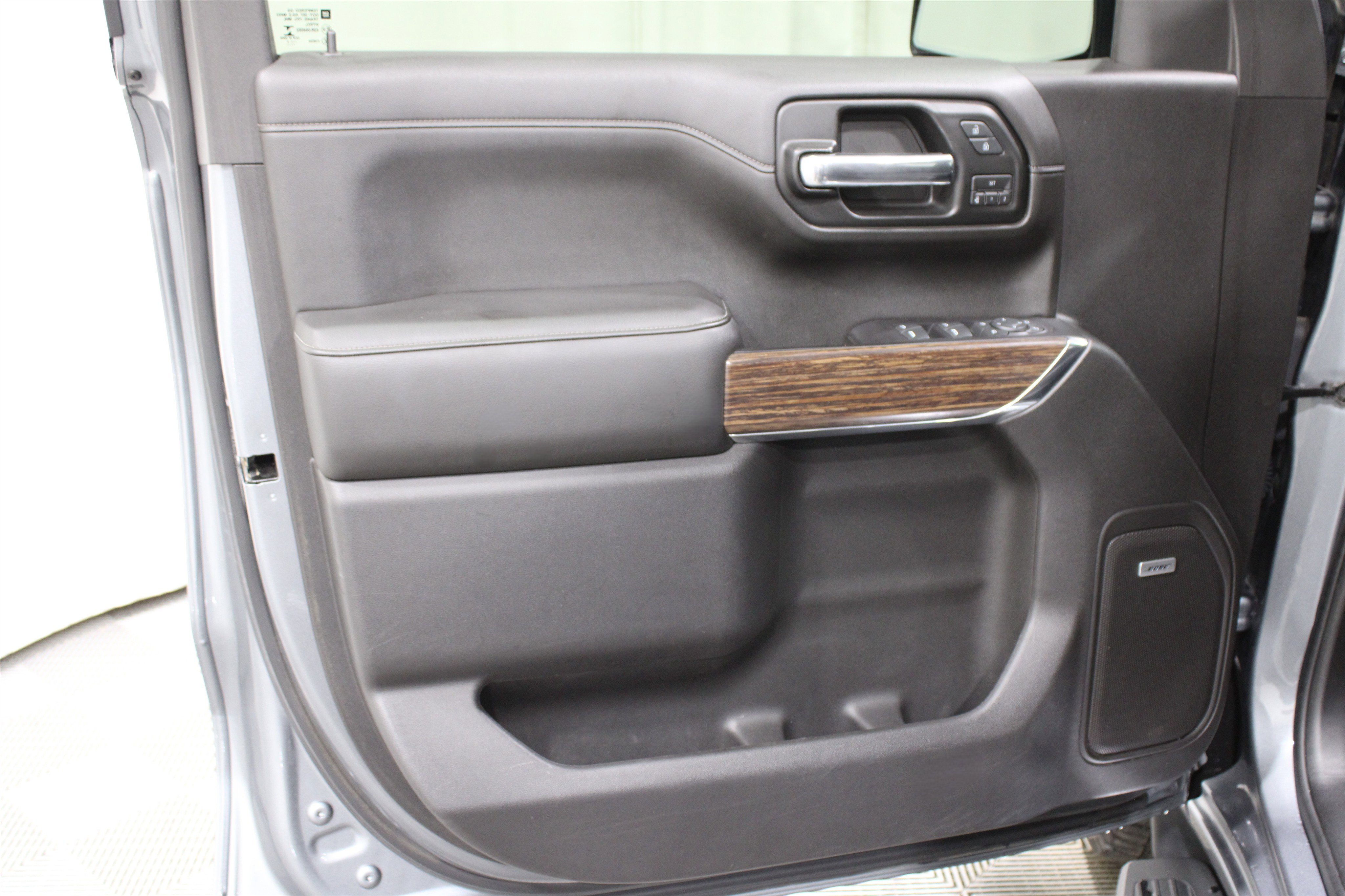 2019 Chevrolet Silverado 1500 High Country photo 3