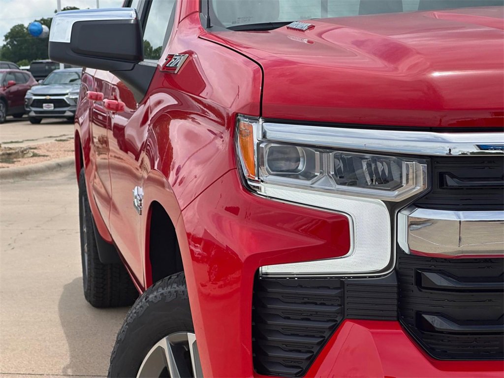 2025 Chevrolet Silverado 1500 LT Texas Edition photo 4