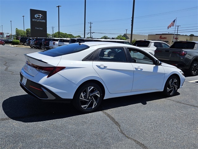 2025 Hyundai Elantra SEL Sport photo 11