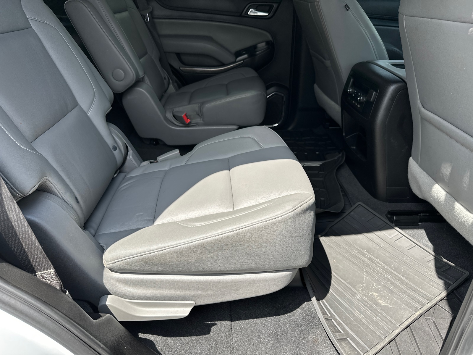 2019 Chevrolet Tahoe LT photo 16