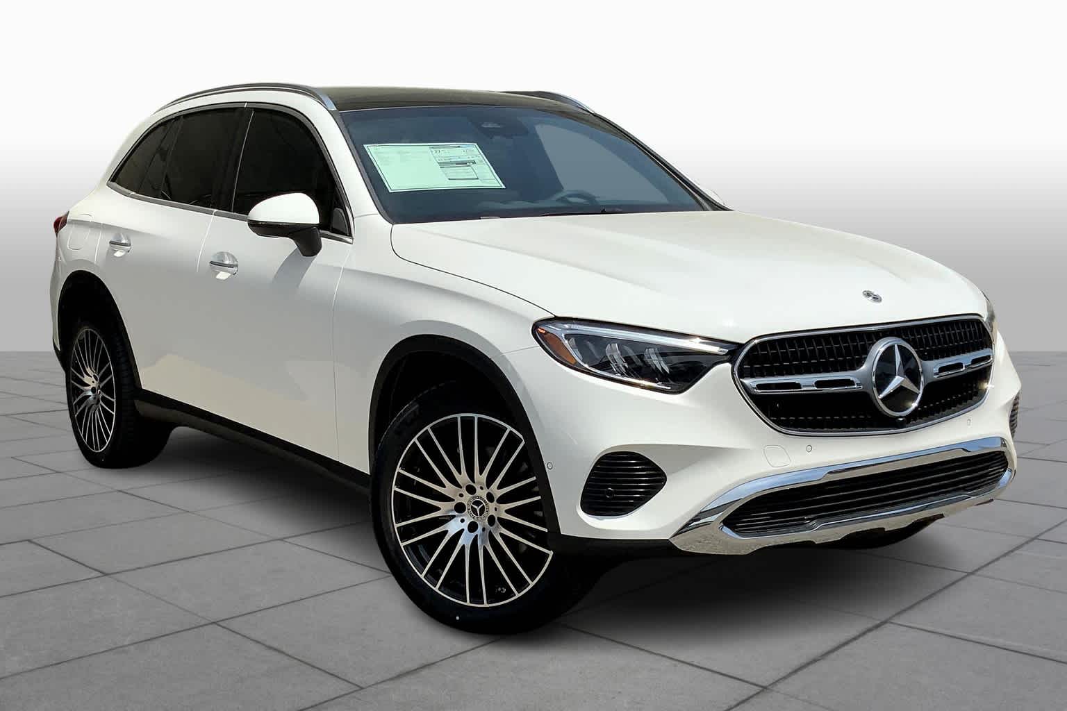 2025 Mercedes Benz GLC 300 photo 2
