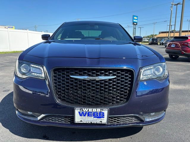 2017 Chrysler 300 photo 2