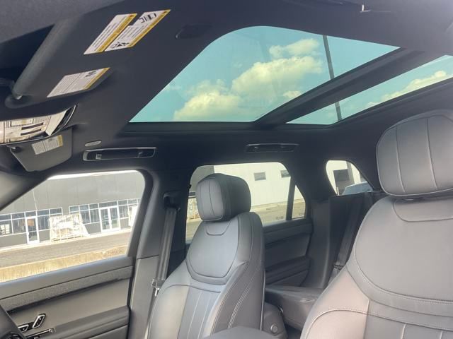 2025 Land Rover Range Rover Sport SE photo 17