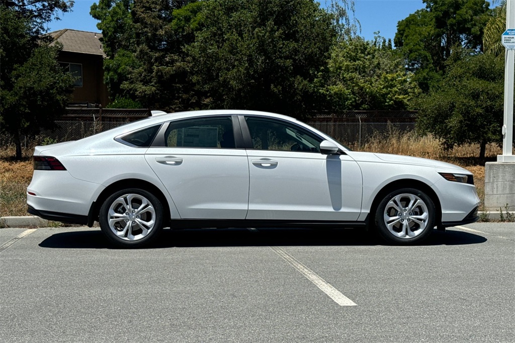 2025 Honda Accord LX photo 3