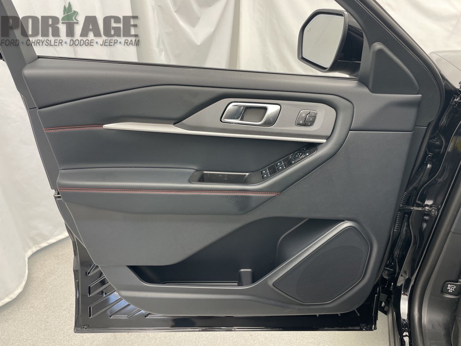 2025 Ford Explorer ST-Line photo 11