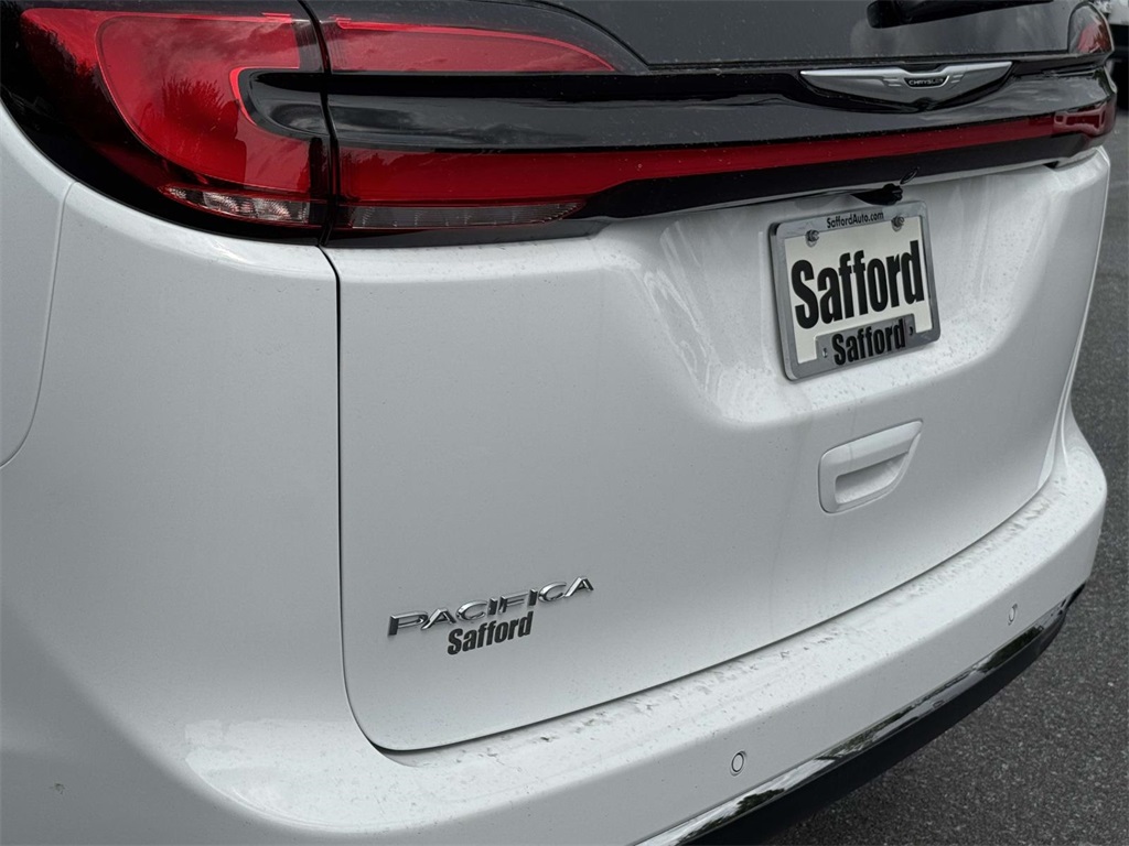 2026 Chrysler Pacifica photo 10