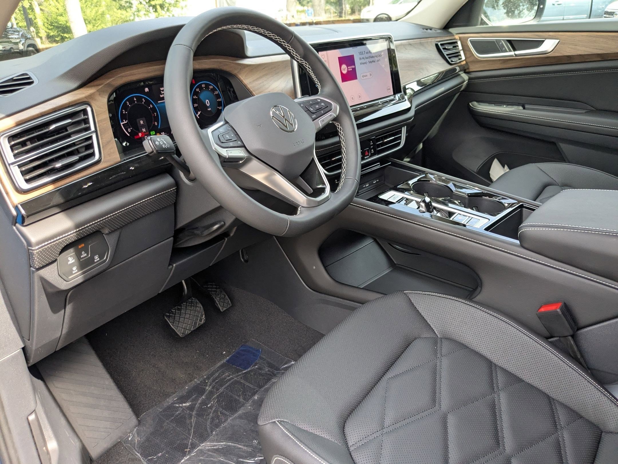 2026 Volkswagen Atlas SE Technology photo 3