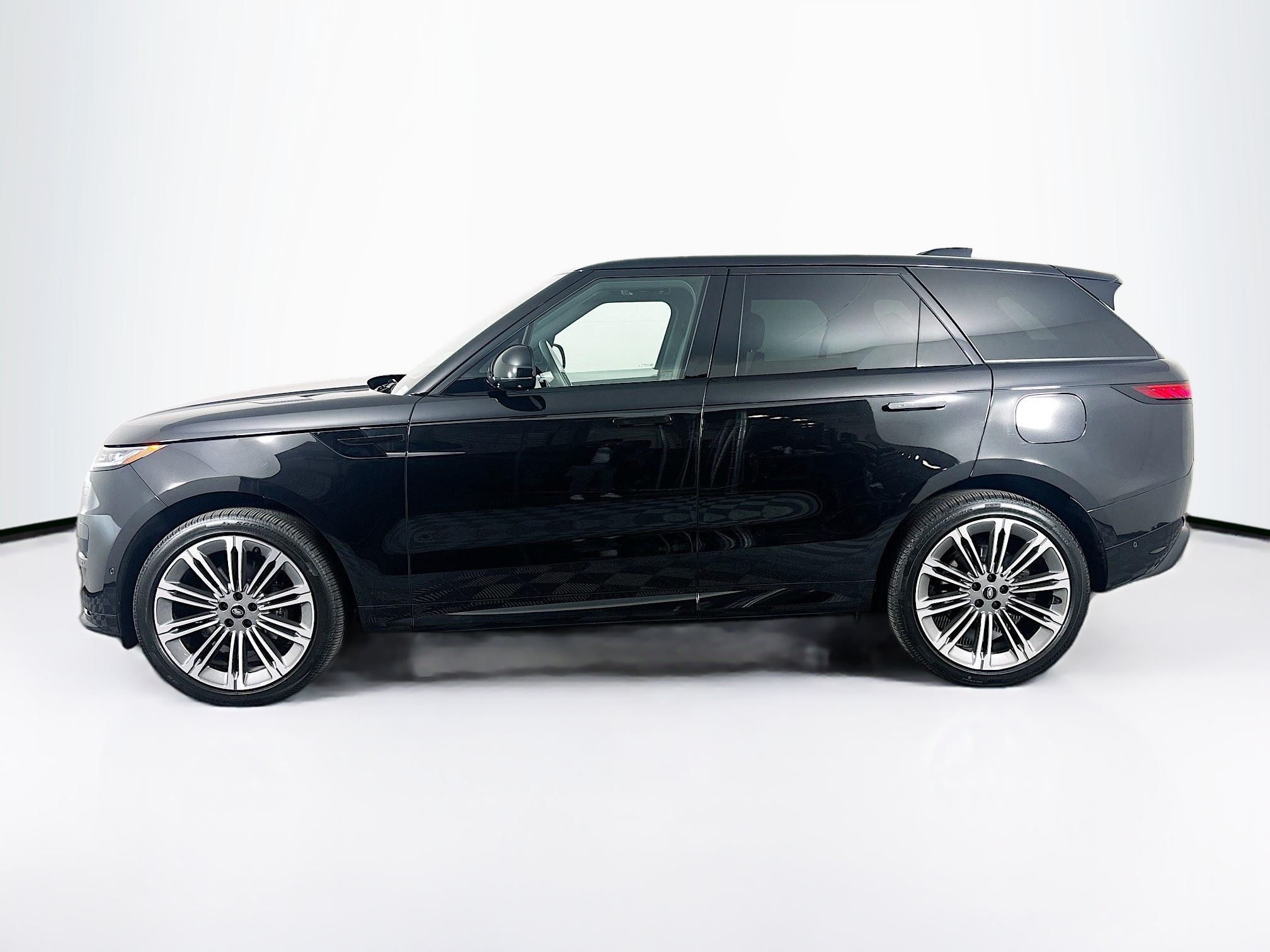 2025 Land Rover Range Rover Sport SE photo 4