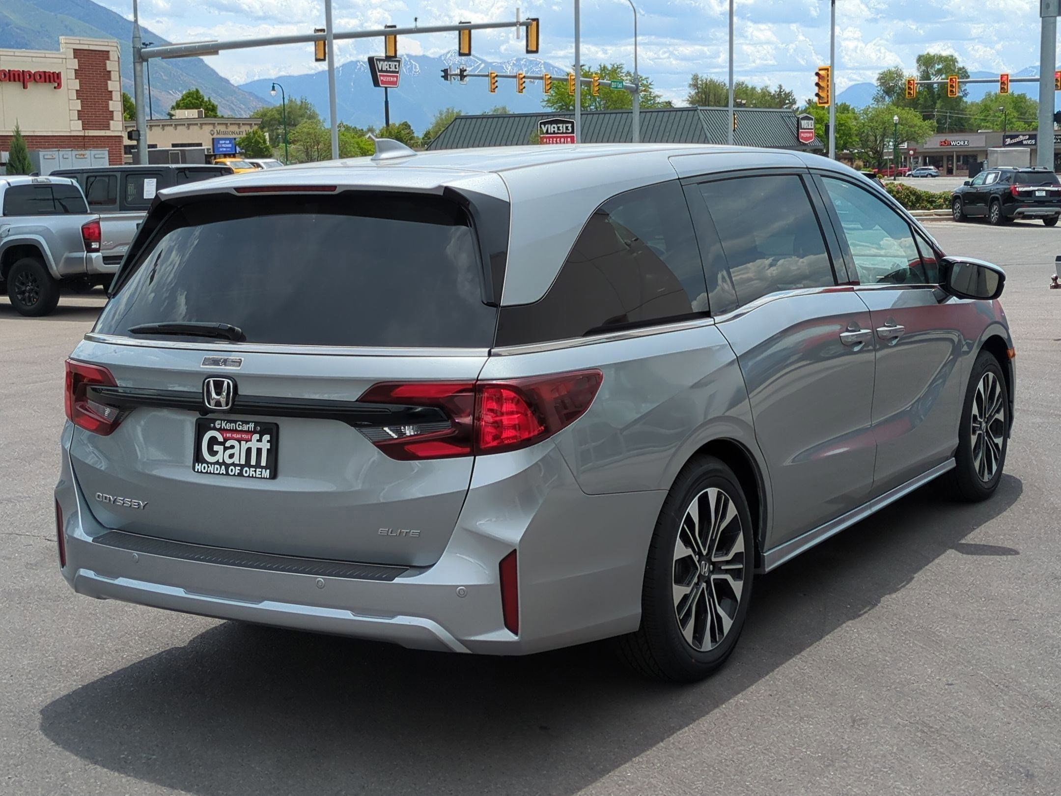 2026 Honda Odyssey Elite photo 2