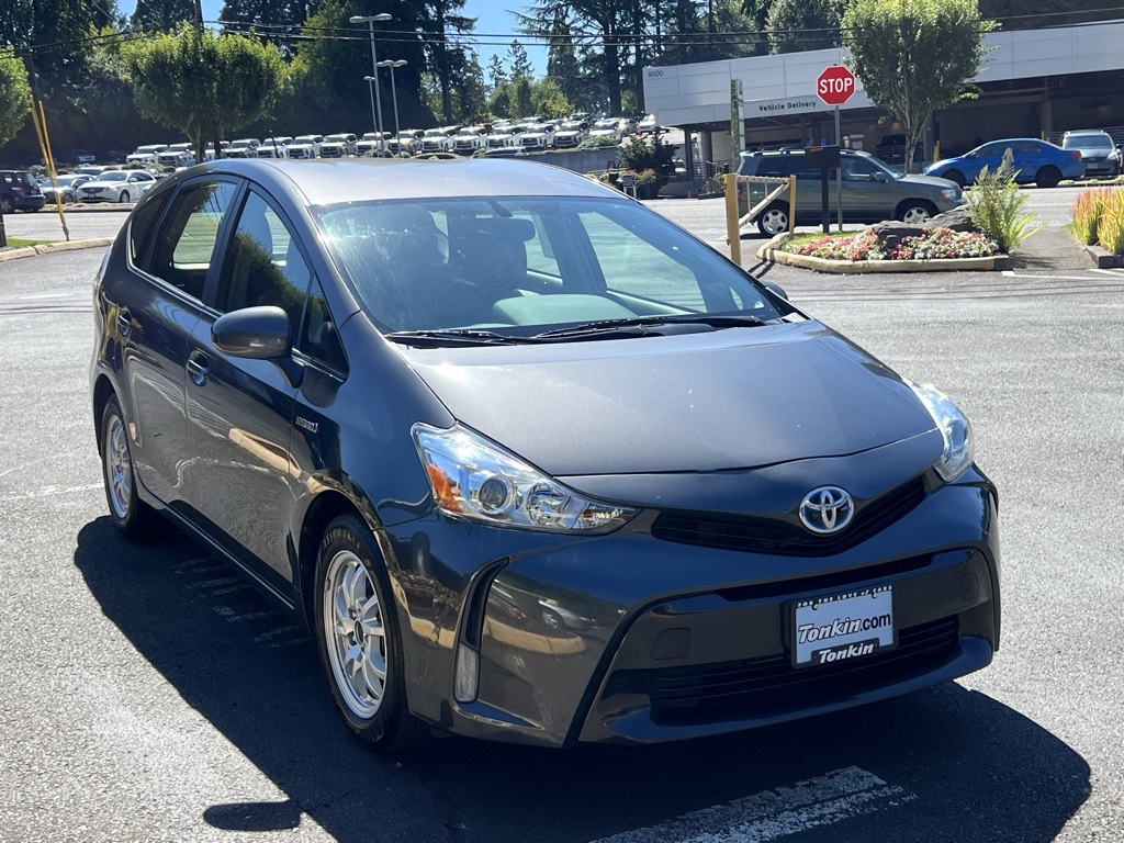 2017 Toyota Prius V Four photo 2