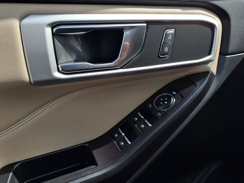 2020 Ford Explorer XLT Sport photo 10