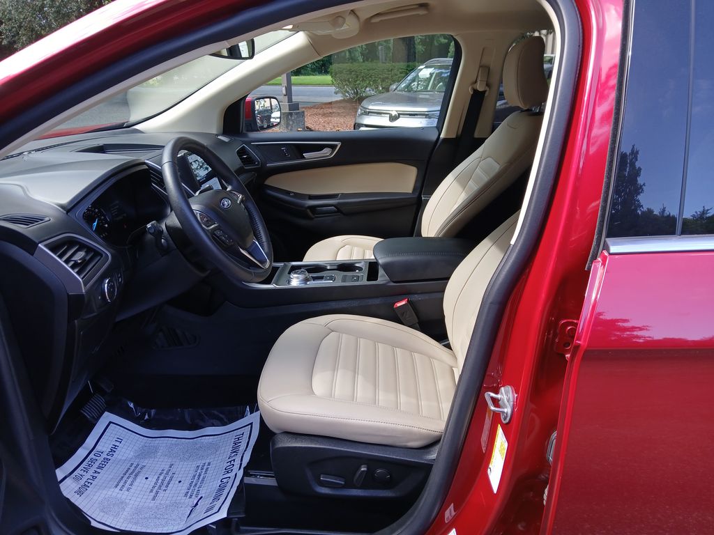 2022 Ford Edge SEL photo 9