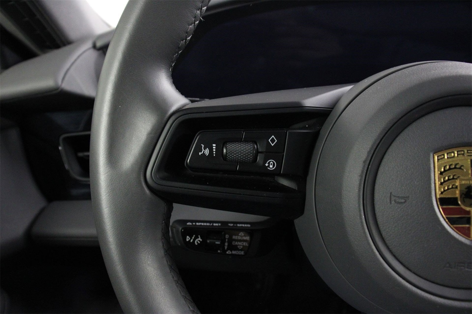 2022 Porsche Taycan photo 14