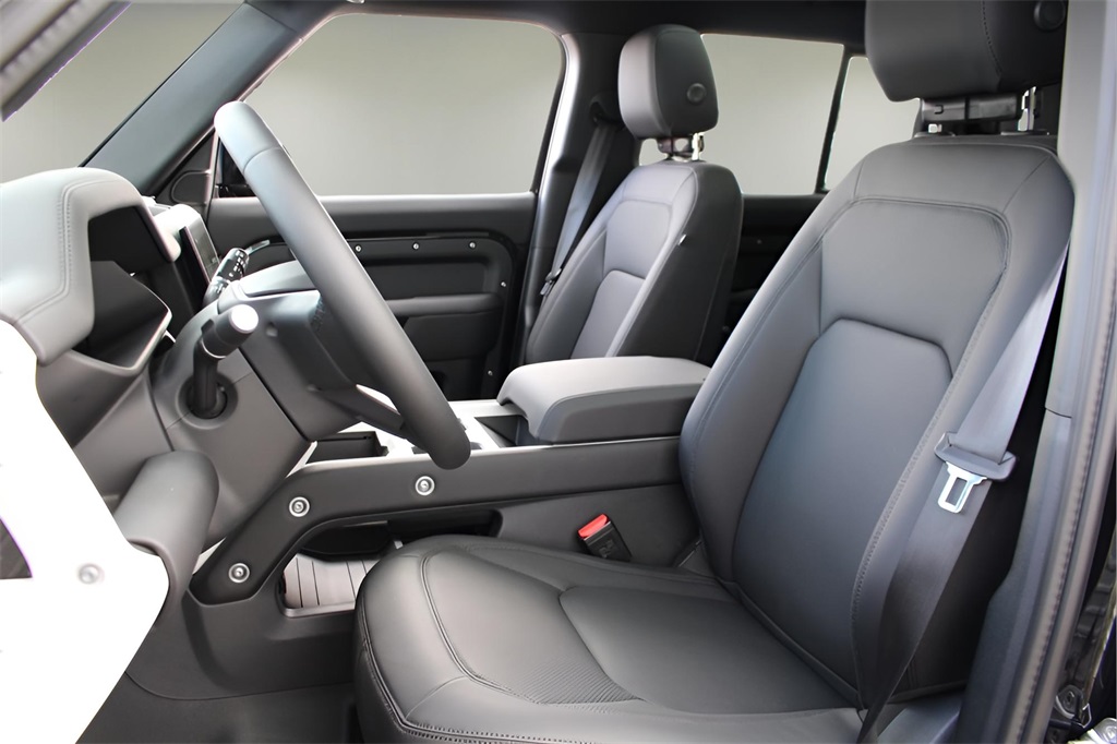 2025 Land Rover Defender 110 S photo 11