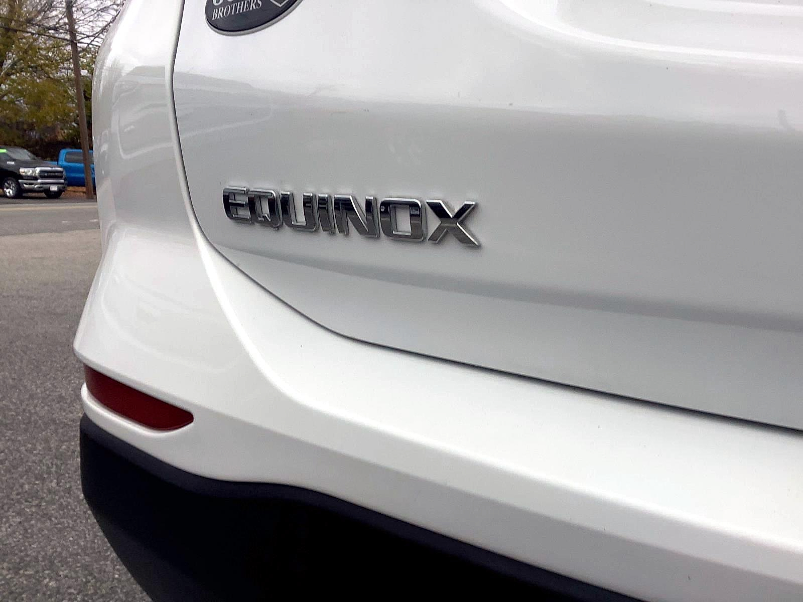 2022 Chevrolet Equinox LT photo 3