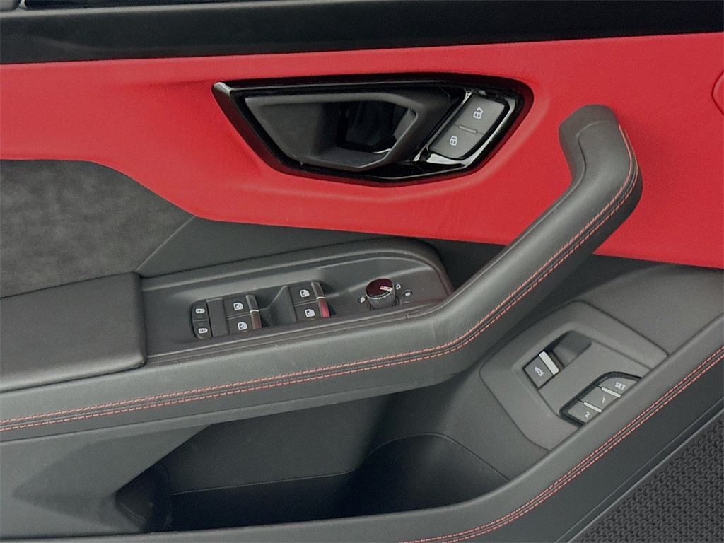 2023 Lamborghini Urus S photo 15