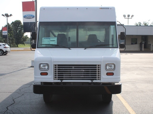 2024 Ford E-450 photo 2