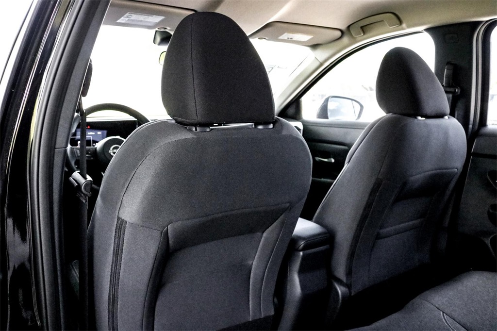 2025 Nissan Kicks SV photo 19